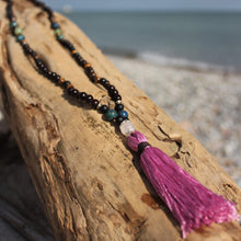 Load image into Gallery viewer, Landing Traditional Mala